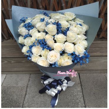 台北花店熱銷 撞色系列 藍與白 30朵白玫瑰花束